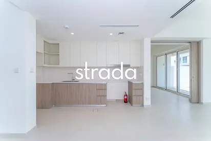 Single Row | Close to Central Park | Vacant