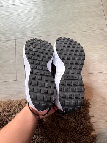 White casual sneakers for men