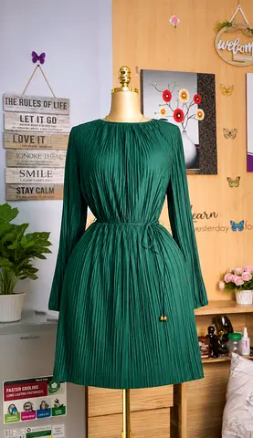Emerald Green Pleated Long-Sleeve Knee-Length Dress