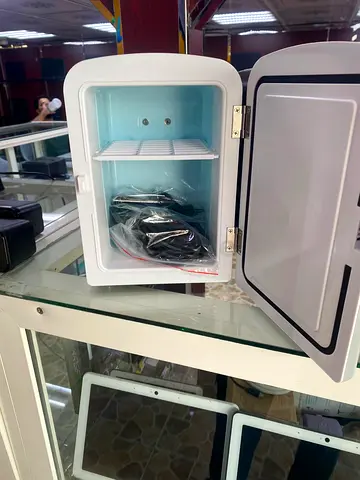 Portable Mini Fridge for Cosmetics and Beverages