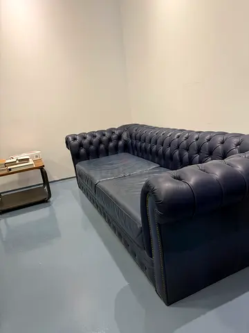 *Urgent sale travel porpoise *Dark Blue genuine Leather Chesterfield Sofa free delive bought for 10k