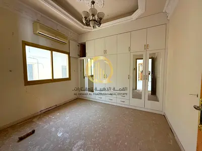 الشارقة منطقه الدراري موقع مميز جدا مقابل المسجد مباشرة