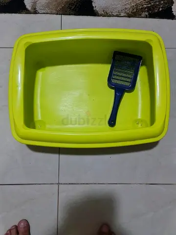 Used Plastic Cat Litter Box with Scoop - Good Condition