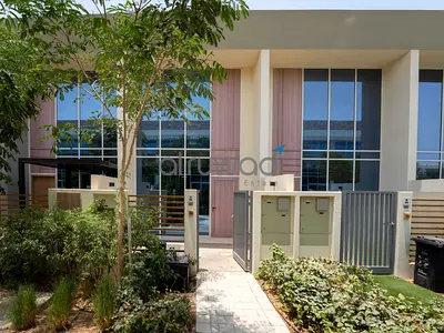 Modern Townhouse | 1 Bed | Garden View