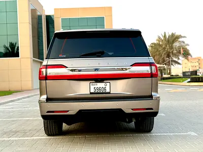 صورة 16 لـ 2019 Lincoln NAVIGATOR