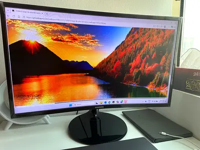 Samsung 27\-Inch Full HD 60Hz Monitor – Excellent Condition for Sale at AED 450