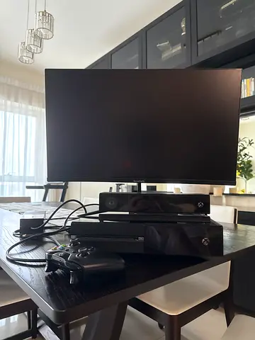 Xbox One (2013) With Kinect sensor and a 180hz gawfolk gaming monitor