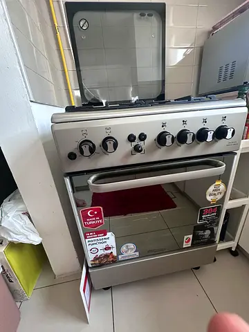 Super General 4-Burner Freestanding Gas Oven and Stove - Good Working Condition