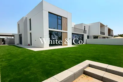 Single Row | Corner Unit | Unfurnished