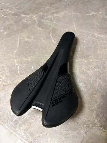 Used black Giant Contact SLR Saddle