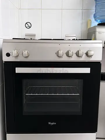 Whirlpool 4-burner gas cooker with oven.