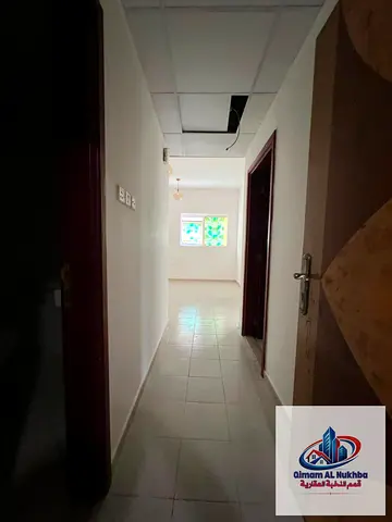 غرفه صاله القليعه بلقرب من شاطئ الحيره مساحه ممتازه مطبخ جديد اول مستخدم مرتب ونظيف حمام لوكس تكييف غاز مركزي