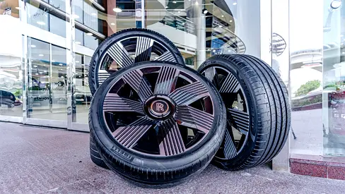 ROLLS ROYCE SPECTRE RIMS & TYRES YEAR 2024