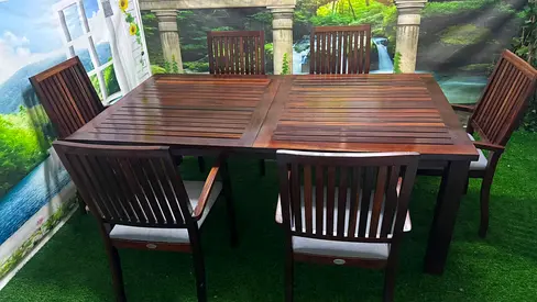 Solid wood garden 6 seater dinning set.....delivery possible