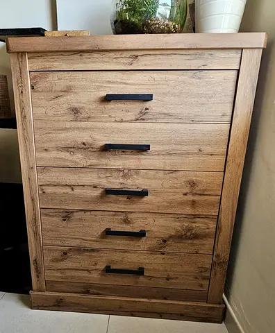 Solid Wood-Style 5-Drawer Chest / Dresser in Oak Finish