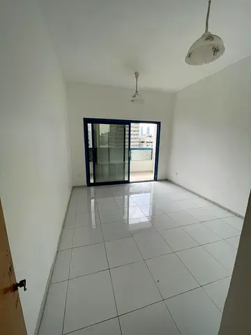 🇬🇧 STUNNING 3-BEDROOM APARTMENT WITH LAKE VIEW! 🌊🔥
