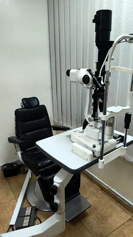 Complete Ophthalmic Consulting Unit - Slit Lamp, Chair, Table & Essilor Arm