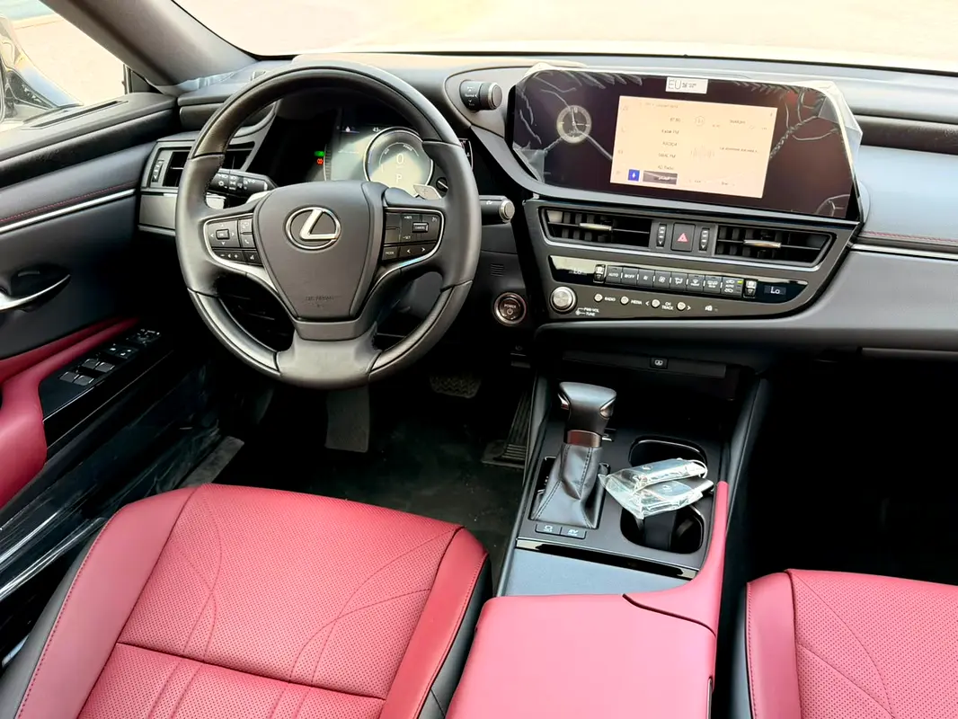 Lexus ES-Series 2025