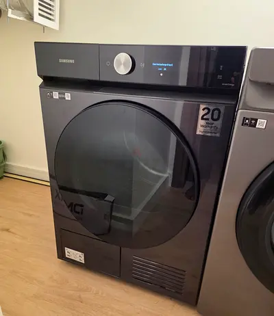 SAMSUNG 9KG 💯 Dryer Bespoke Model With Ai Wi-Fi Connection 60x60 cm- Almost like new