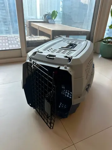 Sturdy Plastic Pet Carrier with Metal Door - new never used