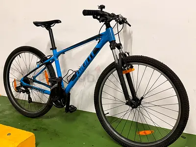 GIANT ATX Mountain Bike 27.5” – Small Frame Quality GIANT ATX mountain bike in very good condition,
