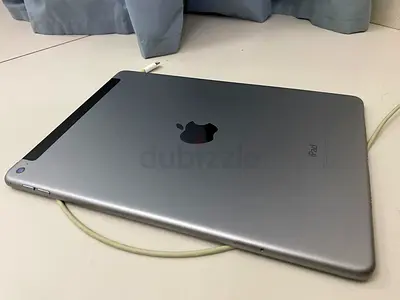 iPad 6th Gen 128 GB wifi cellular model