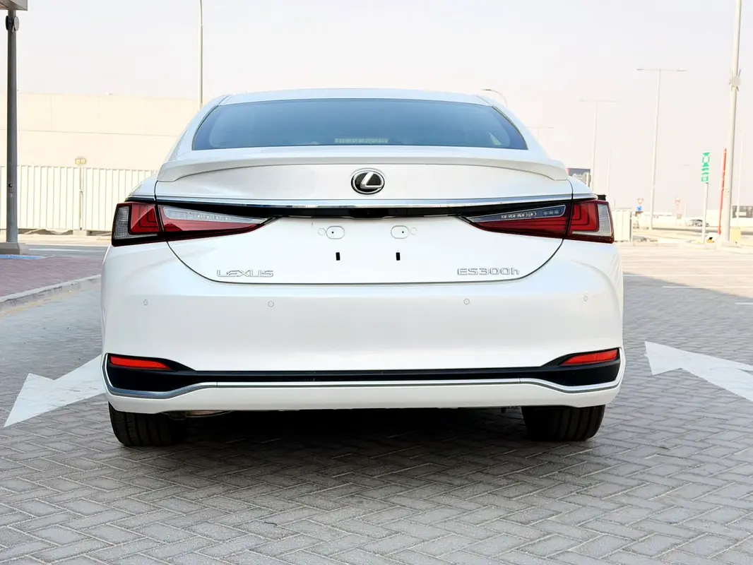 Lexus ES-Series 2025