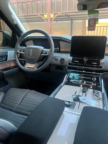 صورة 9 لـ 2021 Lincoln NAVIGATOR