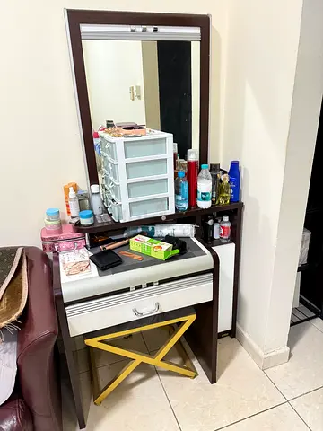 Dressing Table with Mirror