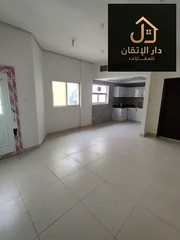 استديو أول ساكن للإيجار السنوي في البوطينة | مطبخ منفصل | بلكونة | 4 أو 6 دفعات
