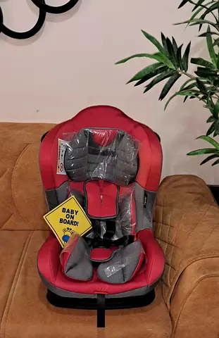للبيع كارسيت لحديث الولاده وجميع الأعمار Car seat for sale, suitable for newborns and all ages