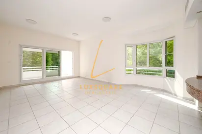 Bright | Large Layout | Vacant | Unfurnished