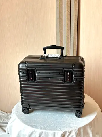 Rimowa pilot case in silver