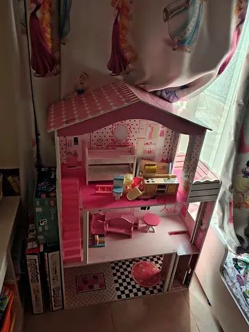Kids doll house wooden in excellent condition with accessories