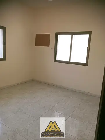 Two bedrooms and a separate living room, large hallway, one bathroom, spacious area, window air conditioning, no elevator, location close to all servi