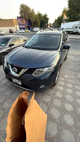 Nissan Rogue SV 2016 - Well Maintained SUV