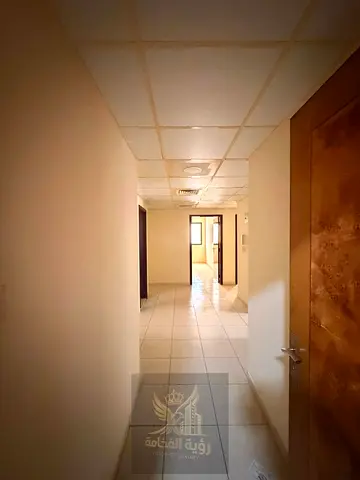 شقه للإيجار السنوي المجاز 3 عند القصباء غرفتين وصاله 2 حمام تكييف مركزي مساحات ممتازه