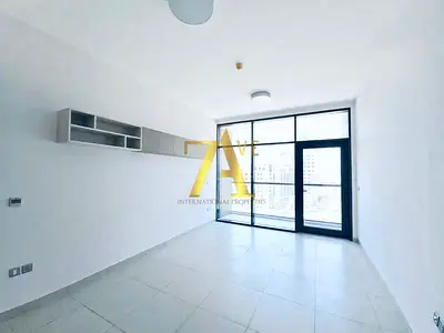 BURJ KHALIFA VIEW | SPACIOUS LAYOUT | BAND NEW