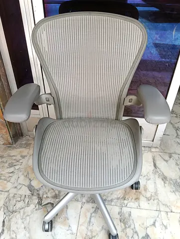 Herman Miller Aeron chair for selling.gray colour