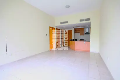 4% DLD WAIVER | 1 BED + STORE | CLOSE TO METRO