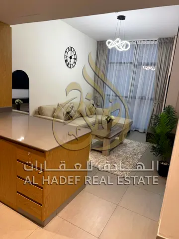 شقة غرفة وصالة للإيجار السنوي في الممشى مويلح الجديدة الشارقة | موقف سيارات ومسبح مجاني | خدمات متكاملة داخل الكمباوند | دفعات 4 | تأمين شيك | السعر 6