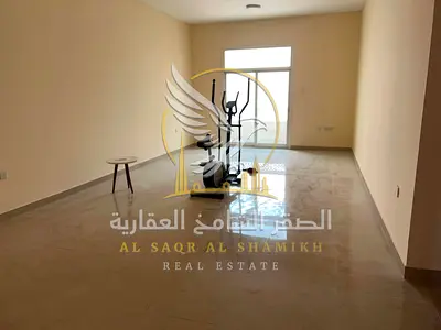 شقة غرفتين وصالة القليعة تكييف مركزي ومساحة واسعة مع بلكون بتشطيبات نظيفة في بناية عائلي جاهزة للسكن