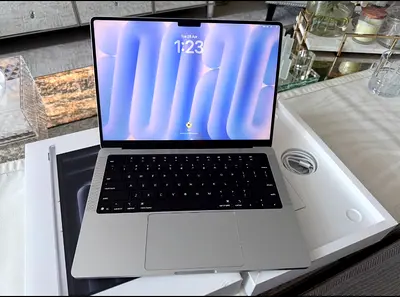MacBook Pro M5 14 inch 1TB 24GB