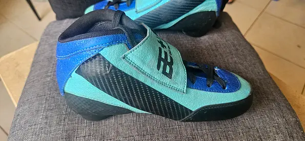 Be positive Champion Used semi professional speed skating shoes, size EU 32, Blue, good condition