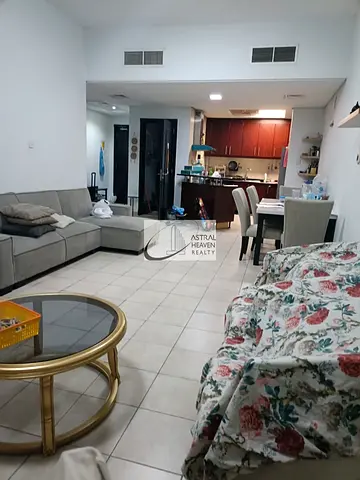 SPACIOUS 1 BR + STORE || HIGH FLOOR - COMMUNITY VIEW || 2 MINS WALK TO METRO