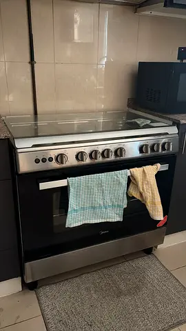 URGENT SALE- 5 Plate Freestanding Gas Cooker with Oven - Good Working Condition- NO DAMAGES