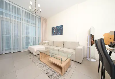 Elegant City Apartment Pool, Gym & Panoramic Views