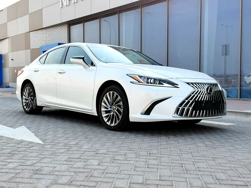 Lexus ES-Series 2025