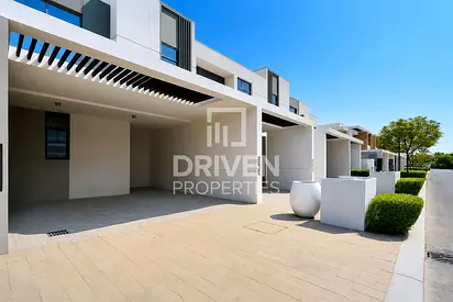 Close to Pool | Prime Location | Newly Vacant
