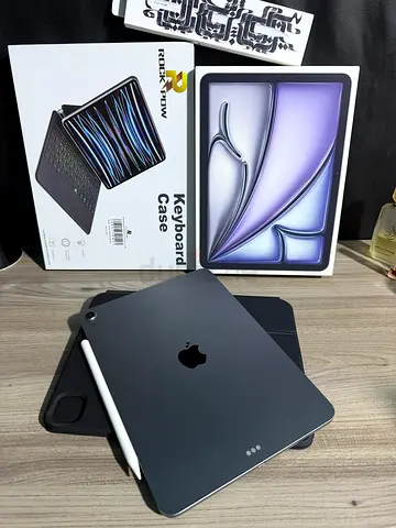 Apple iPad Air with Keyboard Case and original apple Pen pro